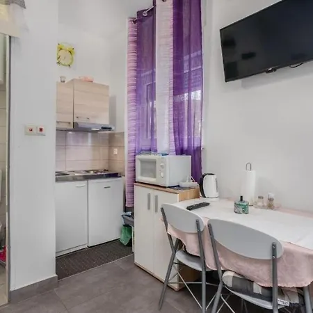 Apartment With Hot Tub Dramalj, - 25226
