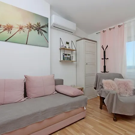 Apartamento With Hot Tub Dramalj, - 25226 *