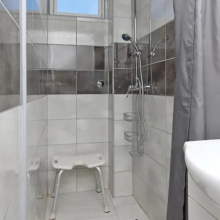 Apartment With Hot Tub Dramalj, - 25226 *