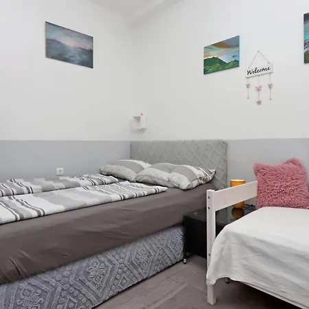 Apartment With Hot Tub Dramalj, - 25226 *