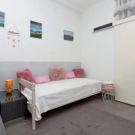 With Hot Tub Dramalj, - 25226 Apartamento *