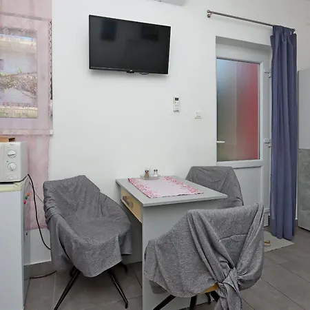 Apartamento With Hot Tub Dramalj, - 25226 *