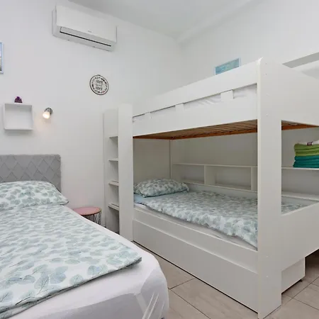 Apartamento With Hot Tub Dramalj, - 25226 Crikvenica