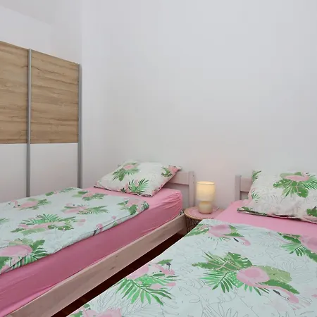 Apartamento With Hot Tub Dramalj, - 25226